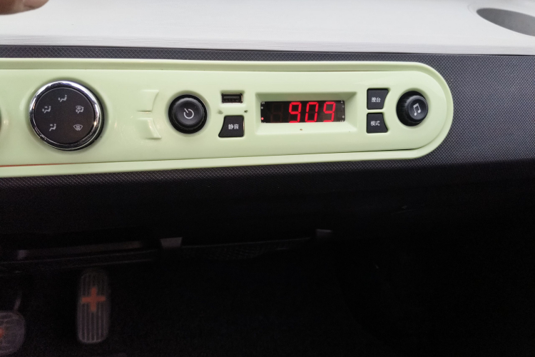 五菱汽车 宏光MINIEV 2020款 自在款 磷酸铁锂中控内饰16