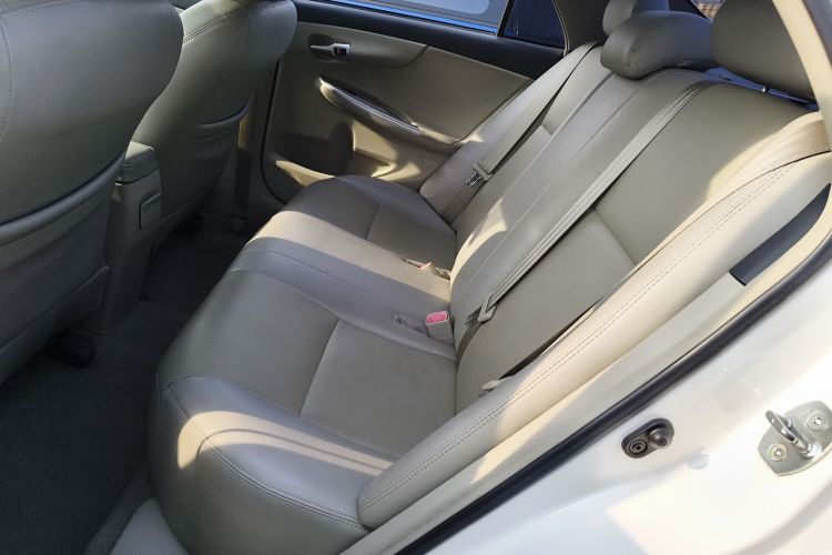 丰田 卡罗拉 2011款 1.6L 自动GL中控内饰21