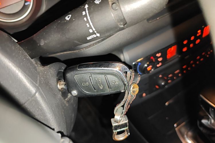 雪铁龙C5 2014款 1.6T 自动尊享型中控内饰7001