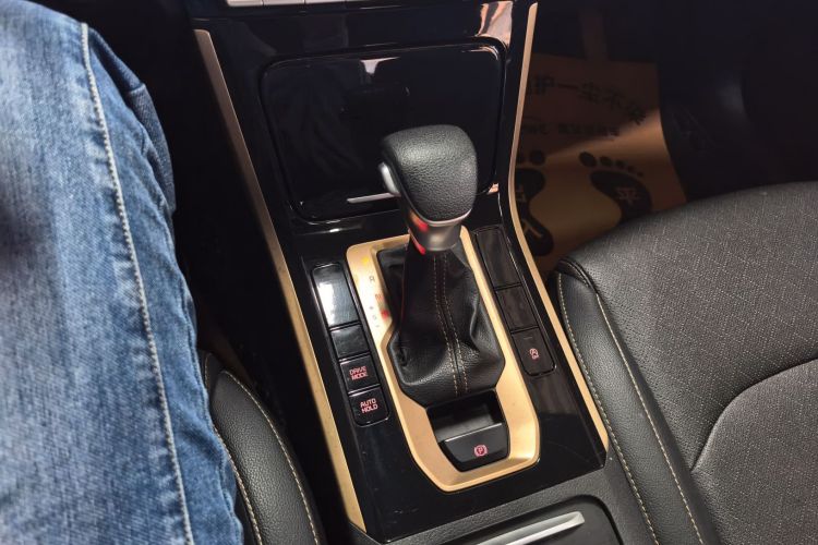 起亚K3 2019款 1.5L CVT智享互联版中控内饰18