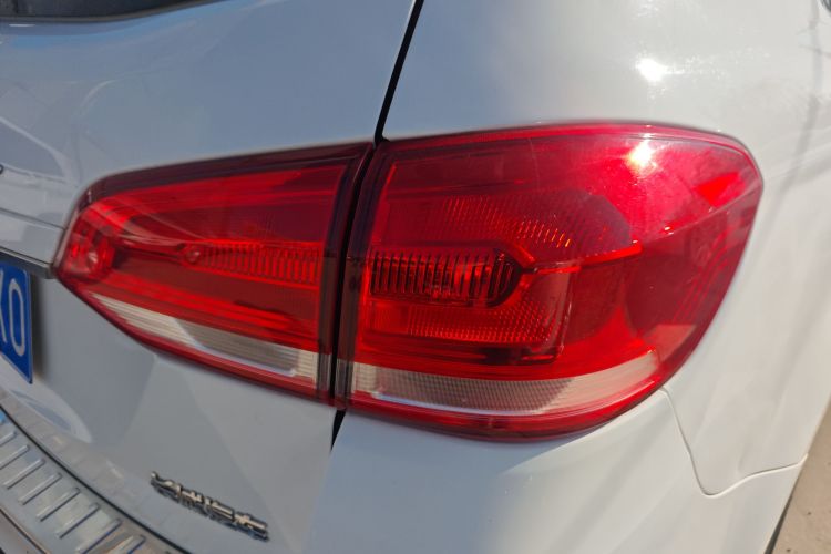 哈弗H6 2018款 蓝标 运动版 1.5T 自动两驱精英型车身外观9