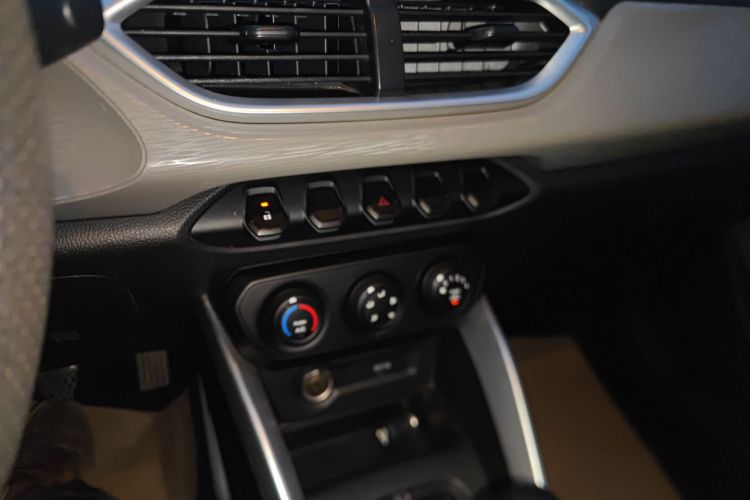 宝骏510 2019款 1.5L 手动劲享型77kW 国VI中控内饰16