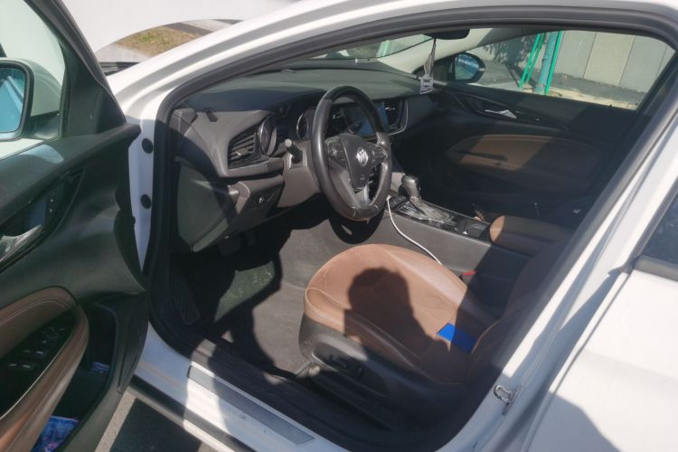 别克 君威 2019款 20T 豪华型 国VI中控内饰7003