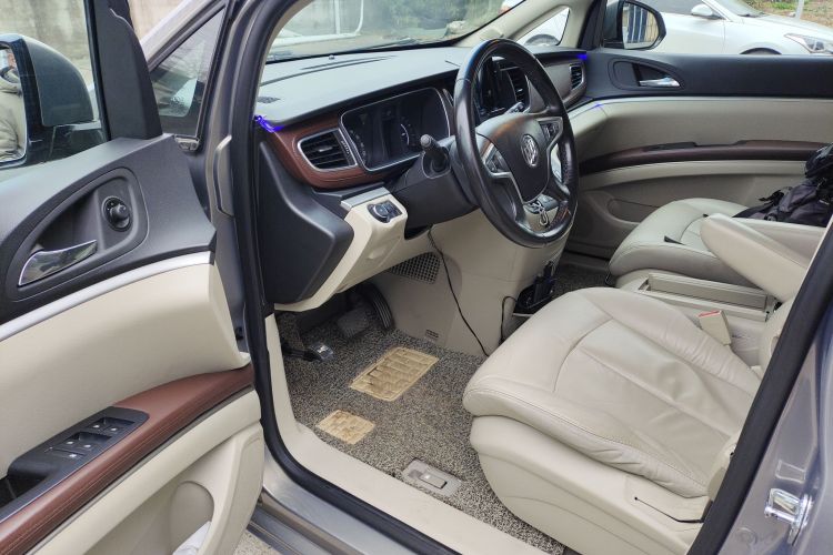 别克GL8 2017款 25S 豪华型 国V中控内饰20