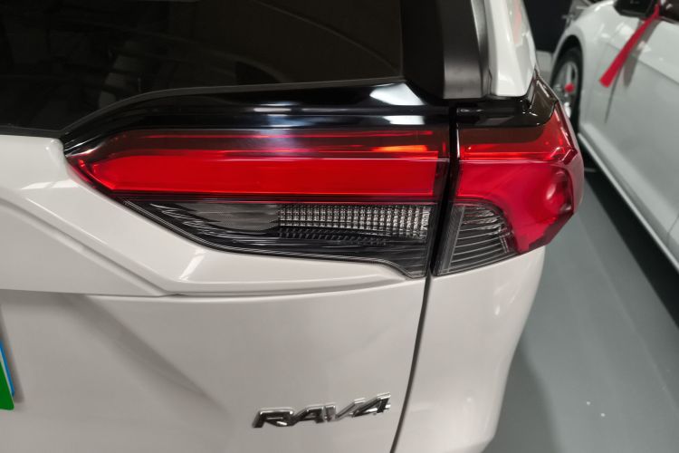 丰田 RAV4荣放 2020款 2.0L CVT两驱风尚版车身外观6006