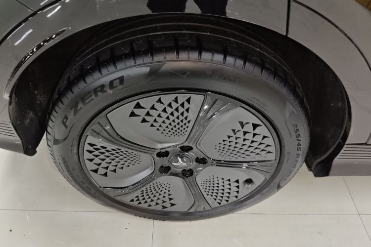 岚图汽车 岚图知音 2024款 四驱全球版车身外观6008