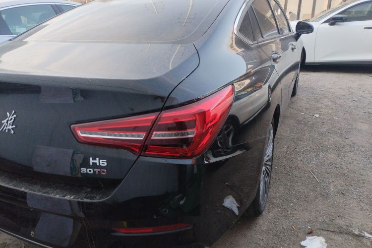 红旗H5 2022款 经典款 改款 1.5T DCT旗韵版车身外观9