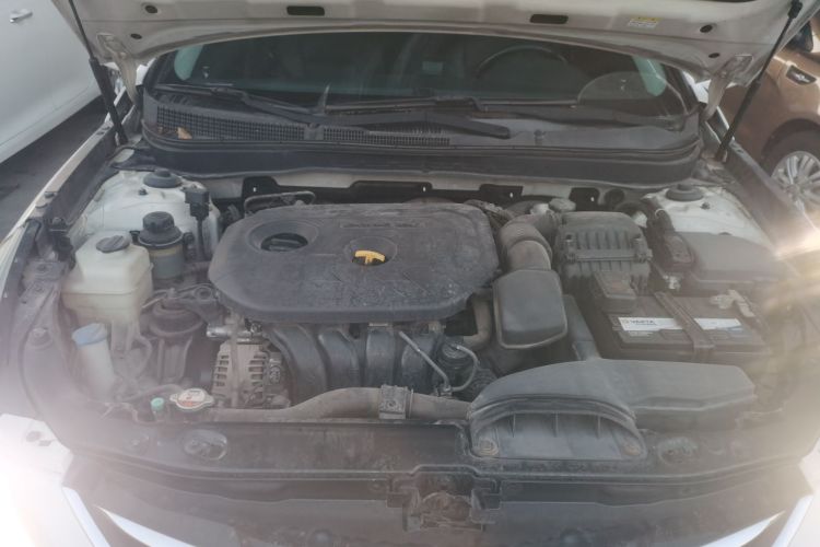 现代 索纳塔 2014款 2.0L 自动尊贵版机舱底盘24