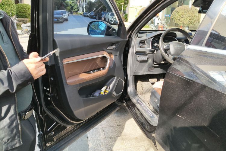 哈弗H6 2017款 红标 2.0T 自动两驱领尚型中控内饰20