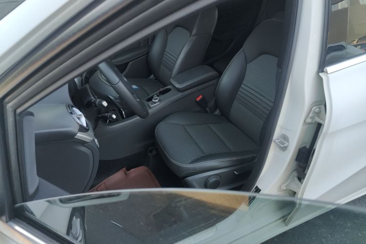 奔驰B级 2015款 B 200 动感型中控内饰19