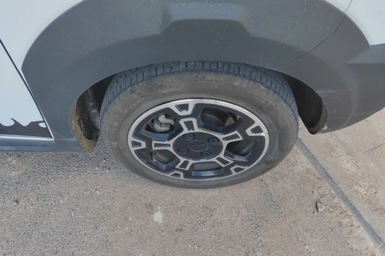 吉利银河 2025款 210km 熊猫骑士车身外观6007