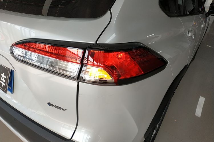 丰田 卡罗拉锐放 2024款 2.0L 智能电混双擎 先锋版车身外观9