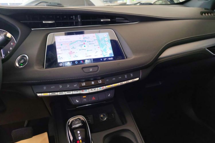 凯迪拉克XT4 2021款 28T 两驱领先型中控内饰16