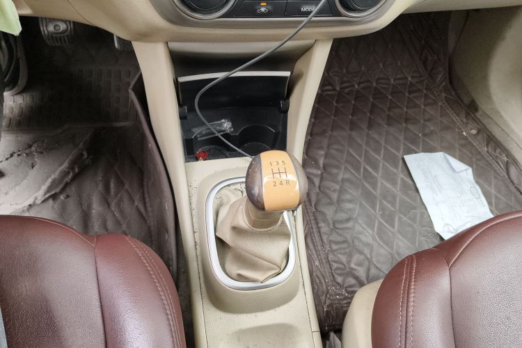 日产 轩逸 2012款 经典 1.6XE 手动舒适版中控内饰18