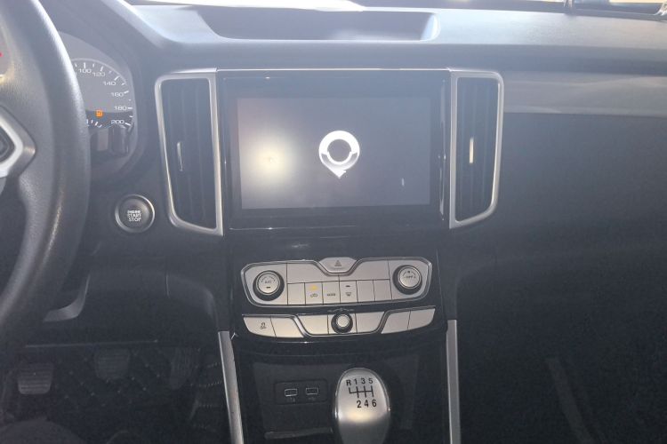 长城 炮 2019款 2.0T商用版手动柴油两驱精英型长箱GW4D20M中控内饰16