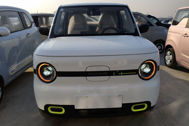 吉利银河 熊猫 2025款 210km 元气熊车身外观2