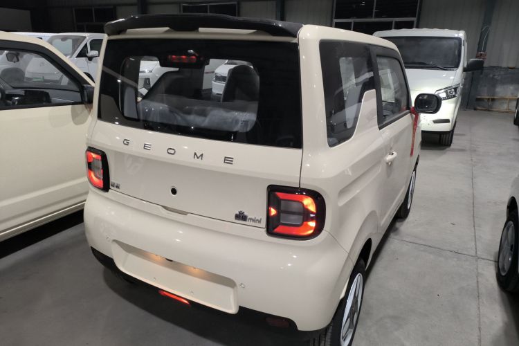 吉利银河 熊猫 2025款 210km 元气熊车身外观7