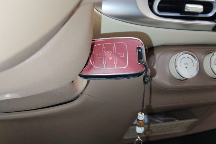 五菱汽车 宏光MINIEV 2025款 四门版 进阶款中控内饰7001