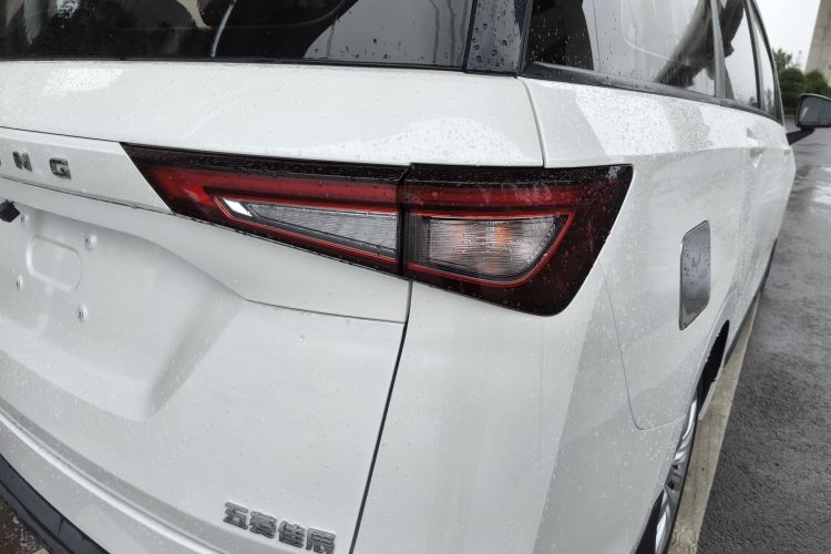 五菱汽车 五菱佳辰 2022款 1.5L 手动乐享精英型车身外观9