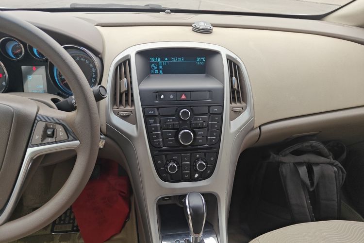 别克 英朗 2013款 GT 1.6L 自动时尚版中控内饰16