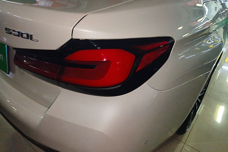 宝马5系 2022款 改款 530Li xDrive M运动套装车身外观6006