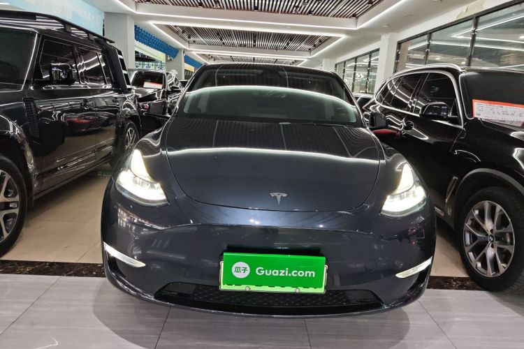 特斯拉 Model Y 2024款 长续航全轮驱动版车身外观2