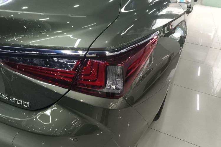 雷克萨斯ES 2021款 200 卓越版车身外观9