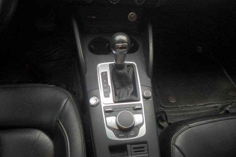 奥迪A3 2018款 30周年年型 Sportback 35 TFSI 进取型局部细节18