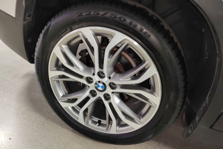 宝马X1 2019款 sDrive20Li 领先型车身外观6003