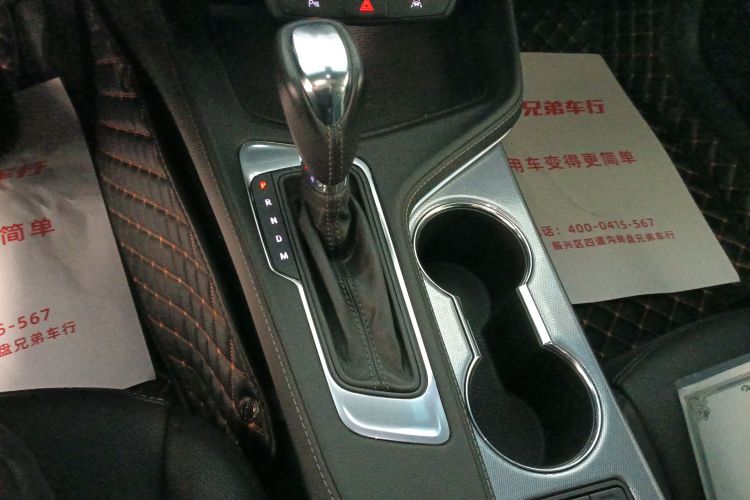 凯迪拉克CT4 2023款 25T 豪华型中控内饰18