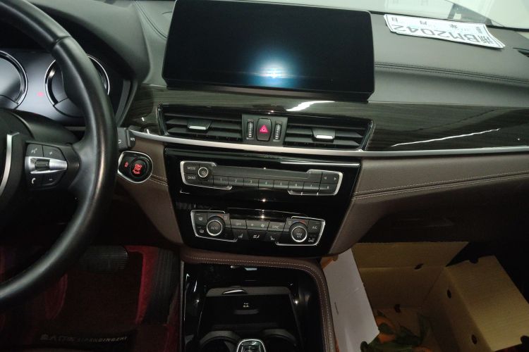 宝马X1 2022款 改款 xDrive25Li 尊享型中控内饰16