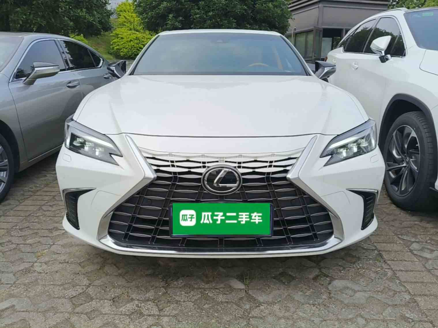 雷克萨斯ES 2025款 200 臻享版(1)