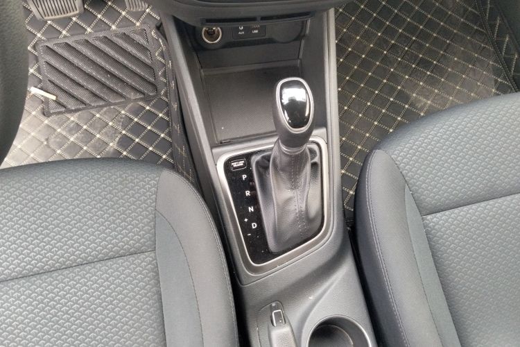 现代 悦纳 2016款 1.4L 自动炫酷版GLS中控内饰18