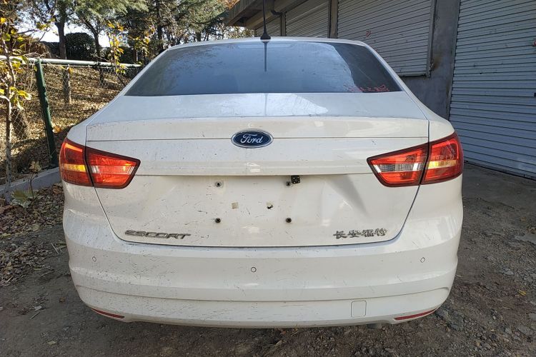 福特 福睿斯 2017款 改款 1.5L 手动舒适型车身外观6