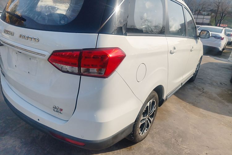 比速汽车 比速M3 2017款 1.5L 豪华型车身外观9