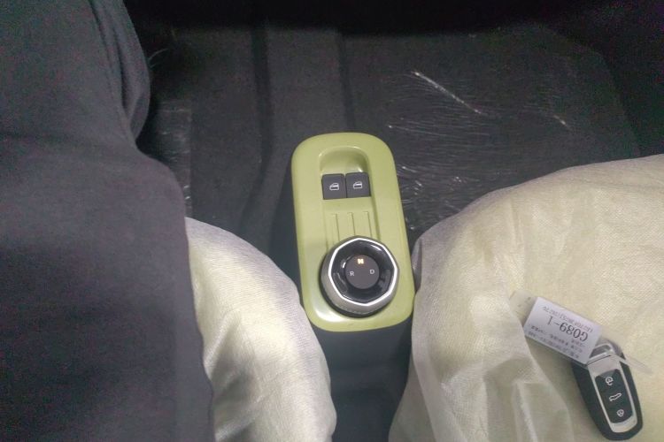 吉利银河 2024款 熊猫mini 200km 耐力熊中控内饰18