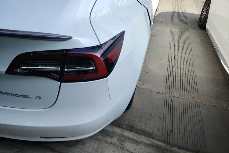 特斯拉 Model 3 2020款 改款 长续航后轮驱动版车身外观9