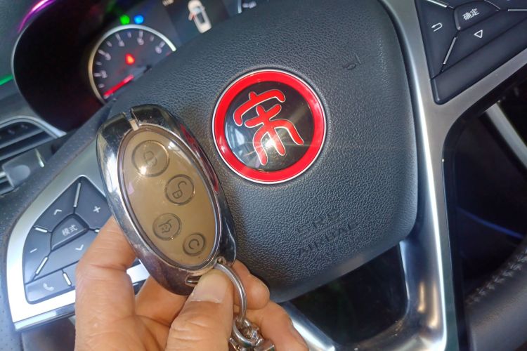 比亚迪 宋MAX 2017款 1.5T 自动智联精英型 7座中控内饰7001