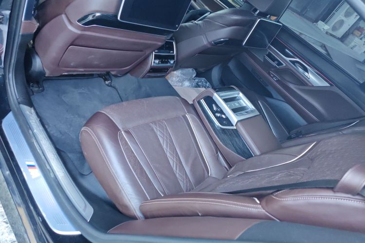 宝马7系 2018款 730Li 尊享型 M运动套装中控内饰21