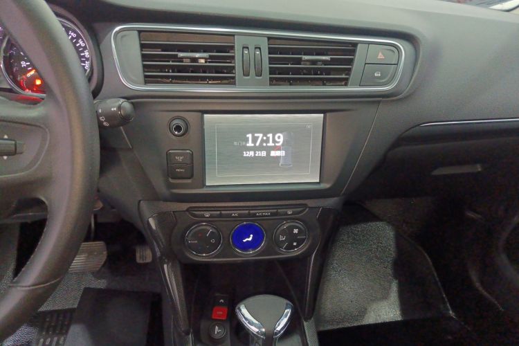雪铁龙C3-XR 2015款 1.6THP 自动旗舰型中控内饰16