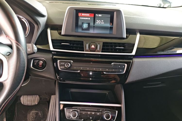 宝马2系旅行车 2018款 218i 时尚型中控内饰16