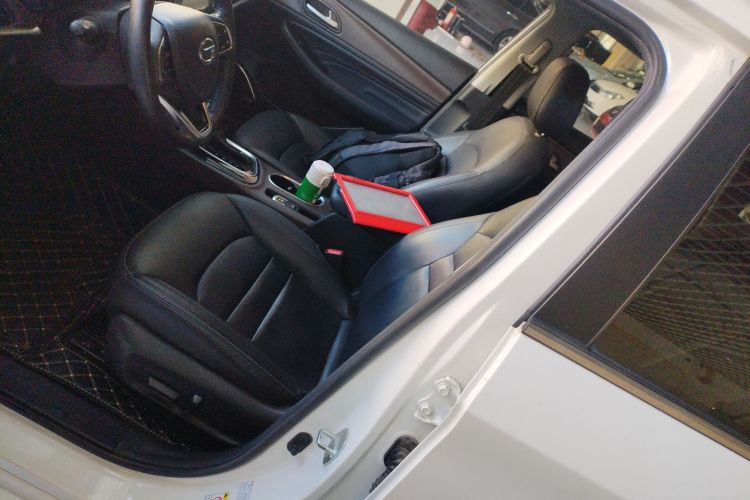 广汽传祺 传祺GA4 2018款 200T 自动尊享版中控内饰19