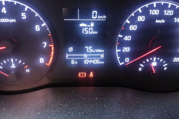 现代 悦纳 2016款 1.4L 手动炫酷版GLS中控内饰15