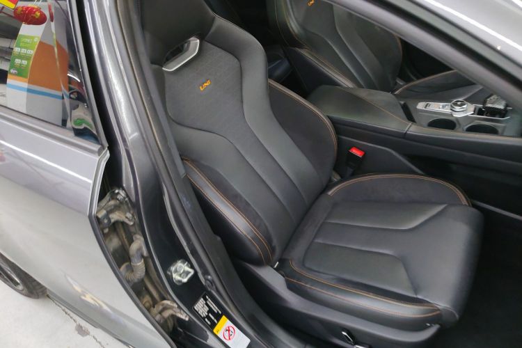 长安UNI-V 2022款 2.0T 领速版局部细节41