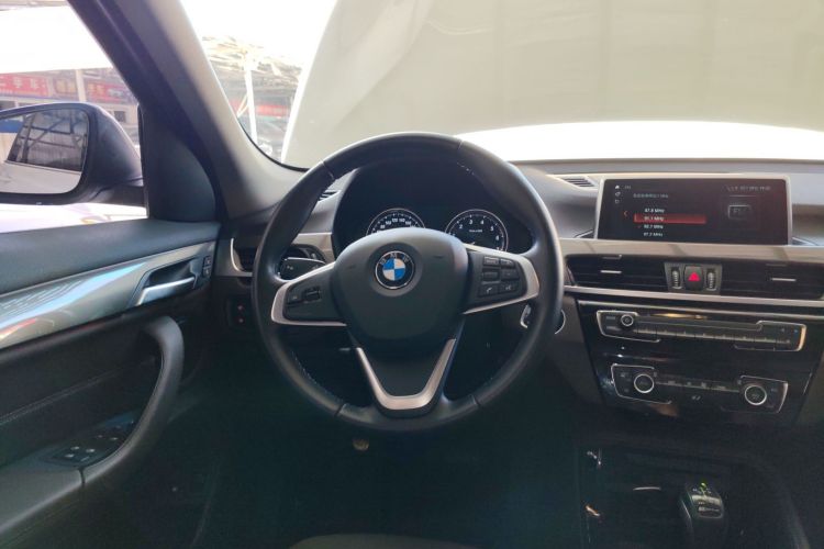 宝马X1新能源 2019款 xDrive25Le 里程升级版中控内饰13
