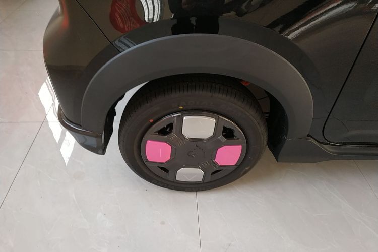 吉利银河 2025款 210km 熊猫卡丁车身外观6008