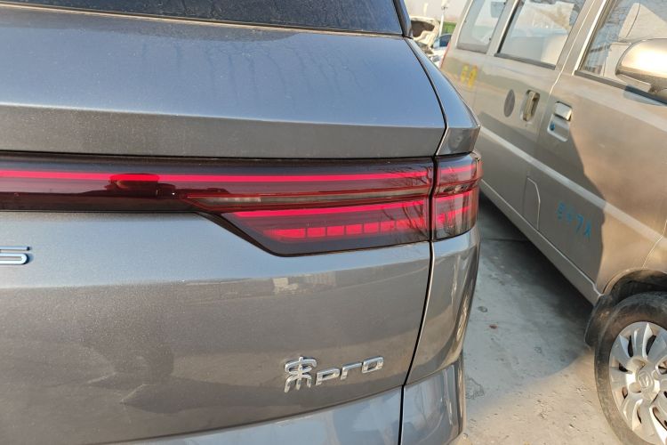 比亚迪 宋Pro新能源 2024款 荣耀版 DM-i 71KM领航型车身外观9