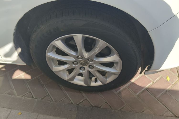 别克 英朗 2014款 XT 1.6L 自动时尚版车身外观10