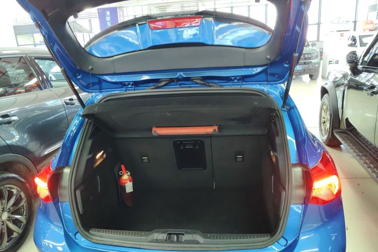 福特 福克斯 2020款 两厢 EcoBoost 180 自动ST Line机舱底盘23