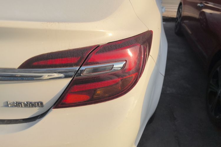 别克 君威 2015款 1.6T 时尚技术型车身外观9